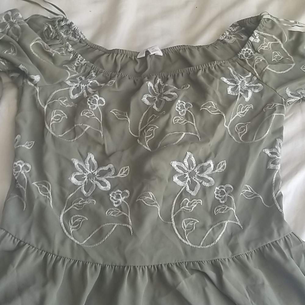 Green. Floral shirt.